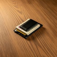 Load image into Gallery viewer, Super Strong Magnet: An integrated heavy-duty magnetic clip keeps your cash tightly secured on the exterior without slipping.
